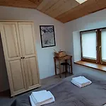 Woodstone アパート カルパッチ