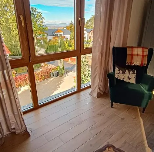 Woodstone Apartment *